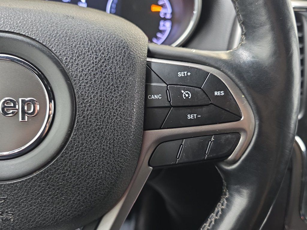 Used 2018 Jeep Grand Cherokee Altitude AWD/4WD image 17