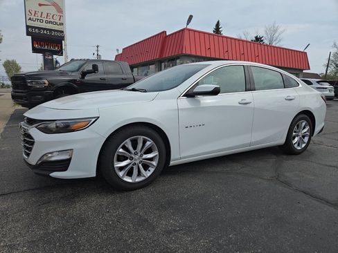 Used 2022 Chevrolet Malibu LT FWD image 2