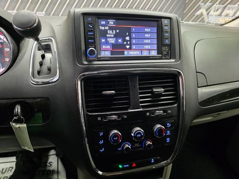 Used 2019 Dodge Grand Caravan SE image 21