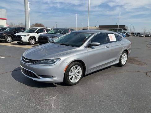 Used 2017 Chrysler 200 Limited Platinum image 1