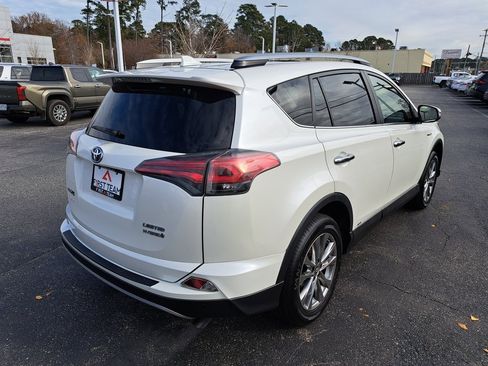Used 2018 Toyota RAV4 Limited image 8
