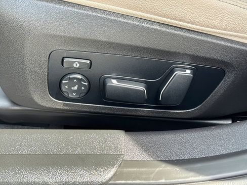Used 2025 BMW 330i Sedan w/ Premium Package RWD image 25