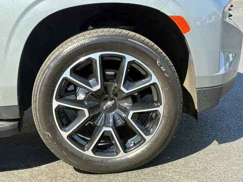 Used 2023 Chevrolet Suburban RST w/ Luxury Package image 6