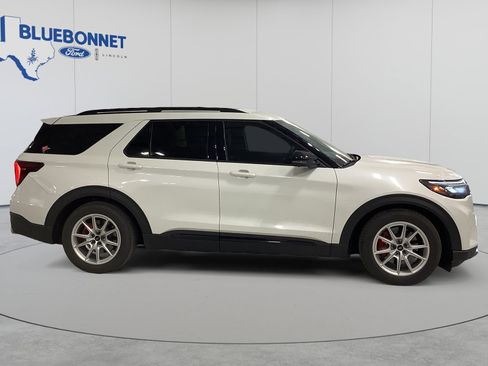 Used 2025 Ford Explorer ST RWD image 4