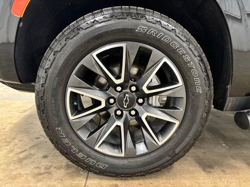 Used 2022 Chevrolet Tahoe Z71 w/ Z71 Off-Road Package AWD/4WD image 9