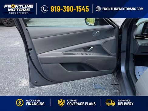 Used 2022 Hyundai Elantra SE FWD image 18