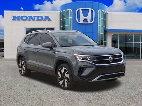 Used 2024 Volkswagen Taos SEL AWD/4WD image 2