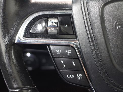 Used 2019 Lincoln Continental Reserve w/ Rear Seat Package FWD image 11