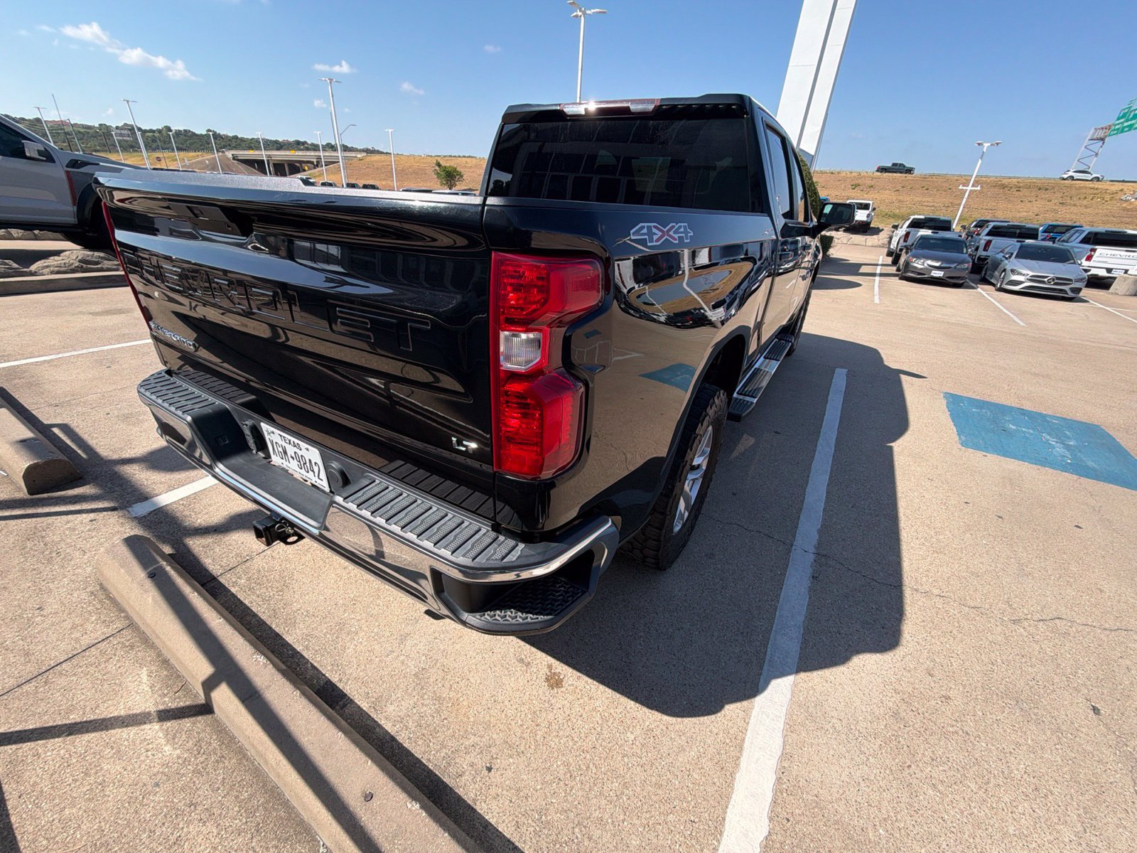 Used 2021 Chevrolet Silverado 1500 LT AWD/4WD image 14