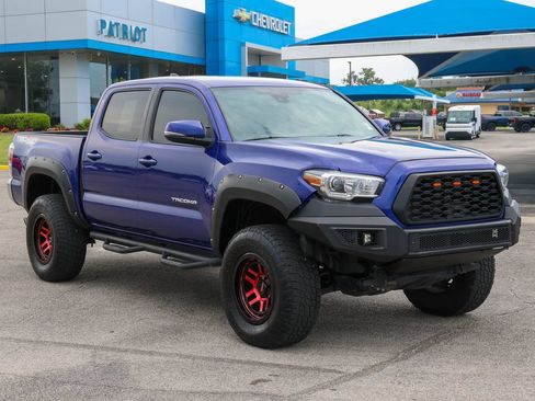 Used 2023 Toyota Tacoma TRD Off-Road AWD/4WD image 1