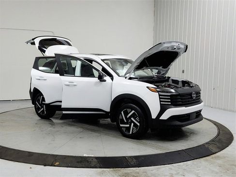 New 2026 Nissan Kicks SV w/ SV Premium Package image 9