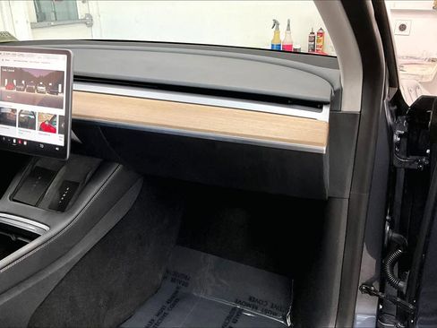 Used 2023 Tesla Model Y Performance image 19