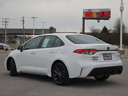 Used 2023 Toyota Corolla SE w/ Carpet Mat Package (TMS) FWD image 16