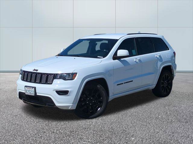 Used 2018 Jeep Grand Cherokee Altitude RWD image 1