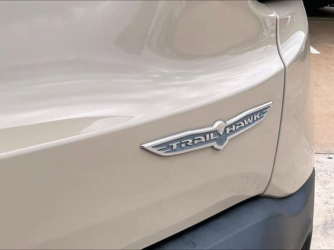 Used 2017 Jeep Renegade Trailhawk AWD/4WD image 11