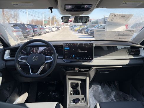 New 2026 Volkswagen Tiguan SE image 15