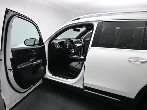 Used 2021 Mercedes-Benz GLB 250 image 8