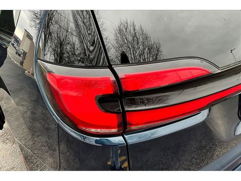 Used 2024 Chrysler Pacifica Touring-L image 35