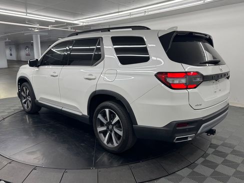 Used 2025 Honda Pilot Touring image 6