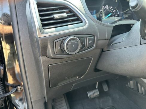 Used 2024 Ford Edge SE w/ Black Appearance Package image 14