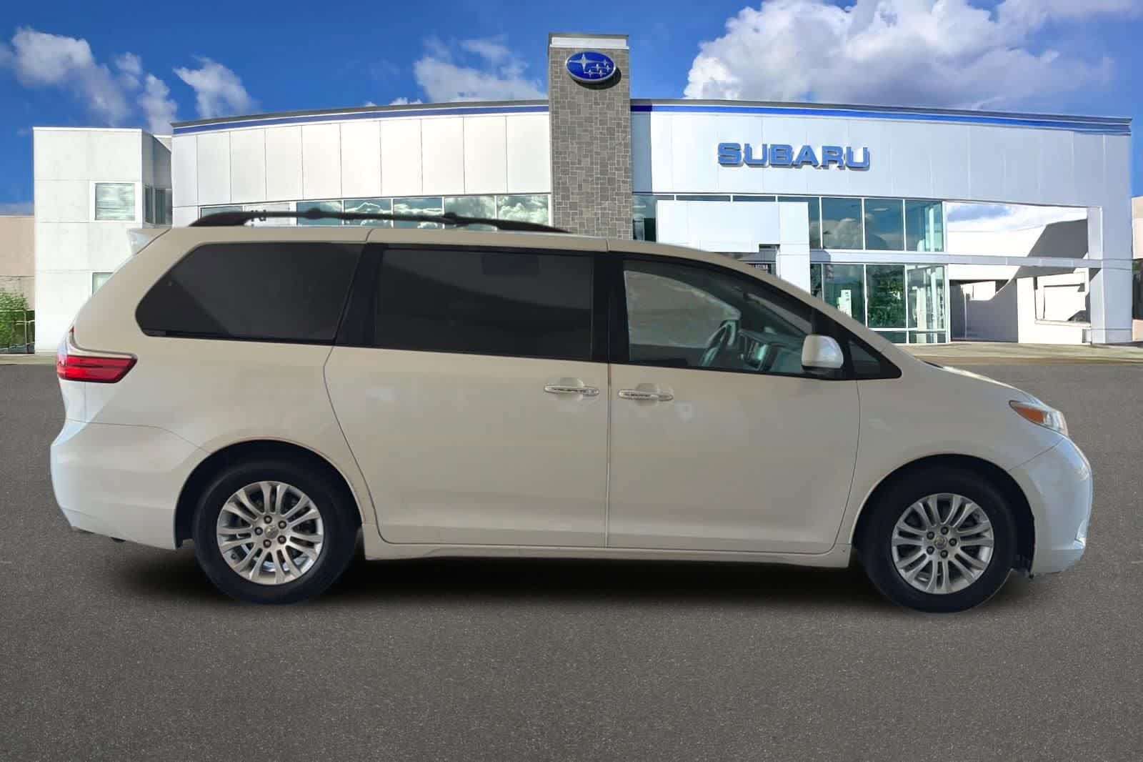 Used 2016 Toyota Sienna XLE w/ XLE Navigation Package FWD image 6