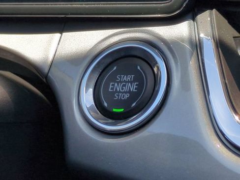 Certified 2025 Chevrolet Trax LT FWD image 32
