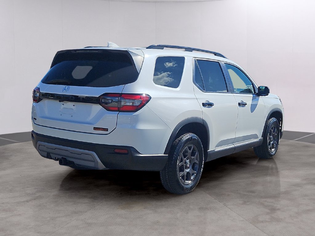 Certified 2024 Honda Pilot TrailSport image 4