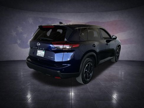 Used 2024 Nissan Rogue SV image 5