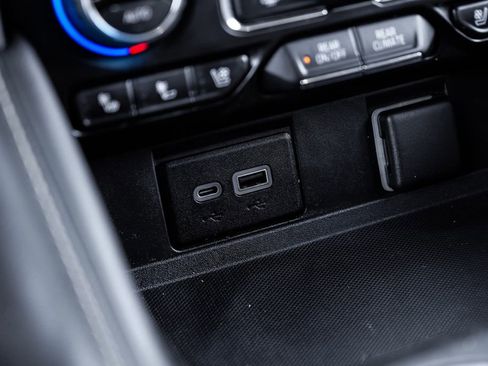 Used 2022 Chevrolet Suburban Premier image 25