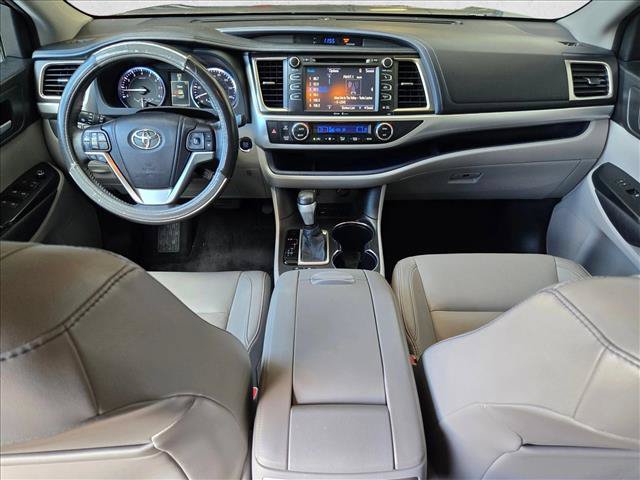 Used 2015 Toyota Highlander XLE FWD image 17
