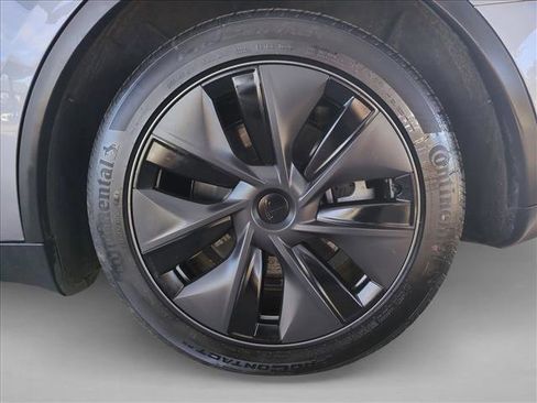 Used 2025 Tesla Model Y Long Range image 25
