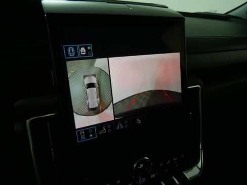 Used 2025 GMC Yukon Denali Ultimate AWD/4WD image 32