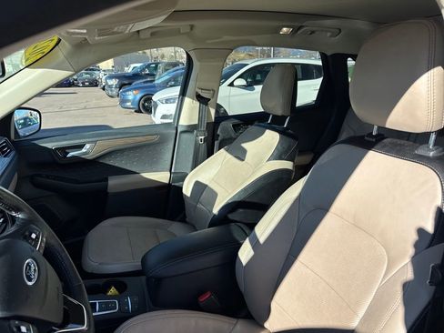 Used 2020 Ford Escape Titanium image 31