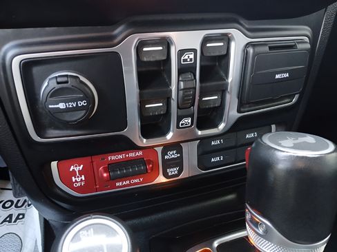 Used 2022 Jeep Wrangler Unlimited Rubicon w/ LED Lighting Group AWD/4WD image 19
