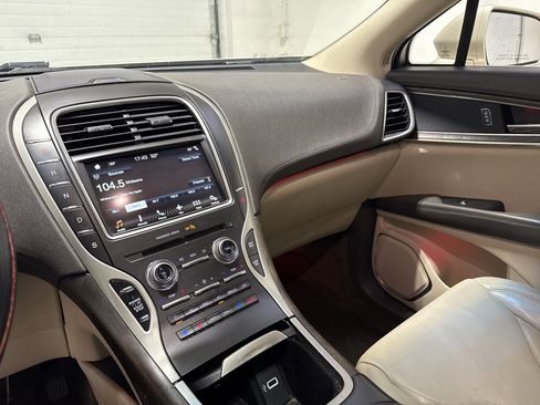 Used 2017 Lincoln MKX Reserve image 15