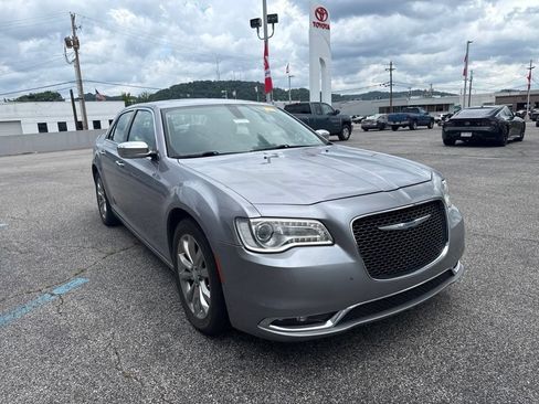 Used 2017 Chrysler 300 C AWD/4WD image 3