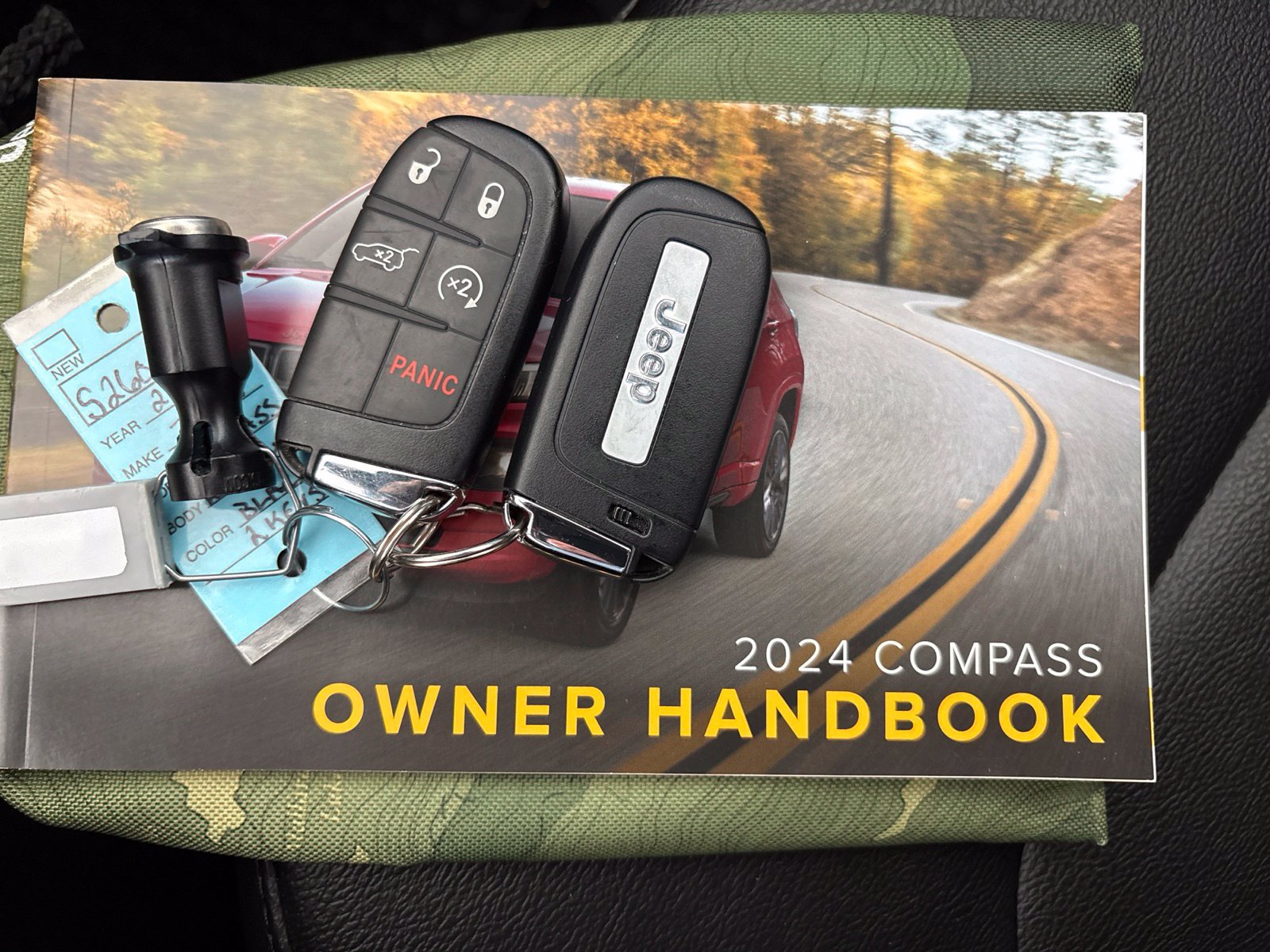 Used 2024 Jeep Compass Latitude w/ Sun and Sound Group AWD/4WD image 33