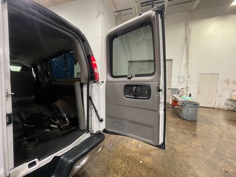 Used 2017 Chevrolet Express 3500 LT w/ LT Preferred Equipment Group image 30