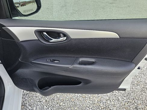 Used 2016 Nissan Sentra S image 29