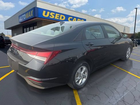 Used 2022 Hyundai Elantra SE FWD image 5