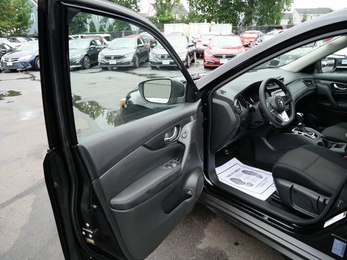 Used 2018 Nissan Rogue S AWD/4WD image 16