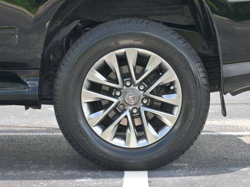 Used 2017 Lexus GX 460 Luxury AWD/4WD image 39