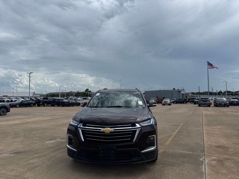 Used 2023 Chevrolet Traverse LT FWD image 5