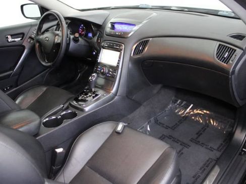Used 2011 Hyundai Genesis 3.8 RWD image 22