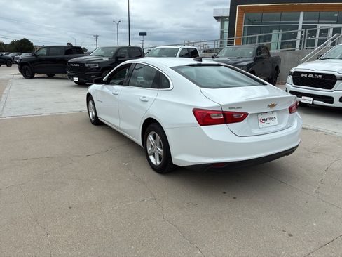 Used 2023 Chevrolet Malibu LS image 3