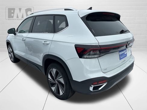 New 2026 Volkswagen Taos SE AWD/4WD image 4