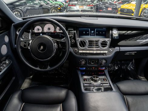 Used 2020 Rolls-Royce Ghost RWD image 33