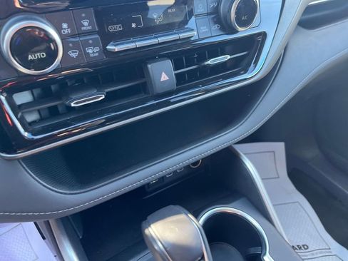 Used 2024 Toyota Highlander LE image 15