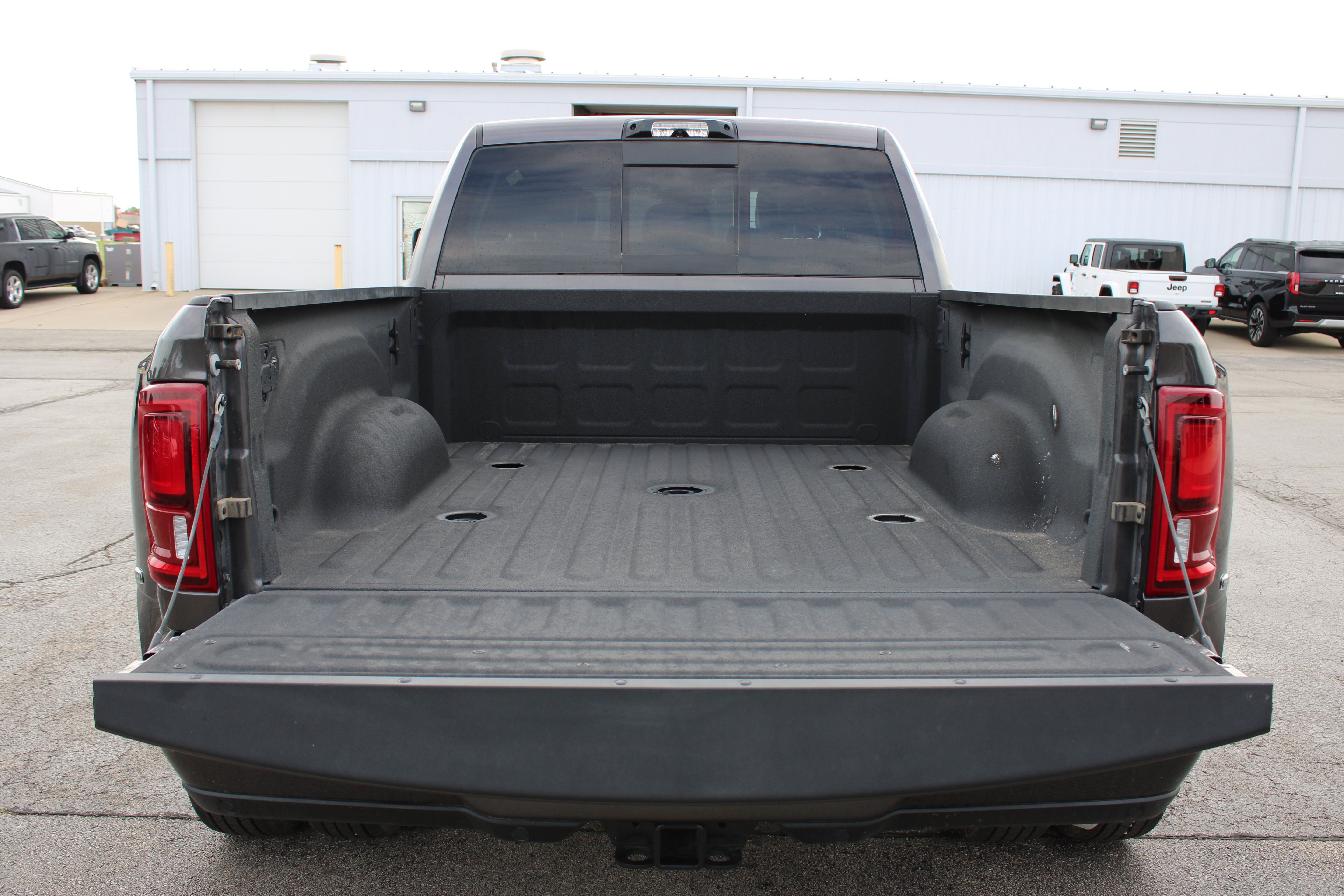 Used 2025 RAM 3500 Laramie w/ Night Edition AWD/4WD image 15
