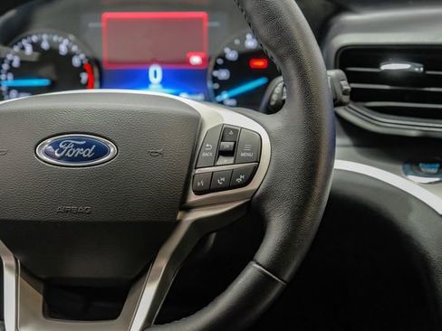 Used 2022 Ford Explorer XLT image 26